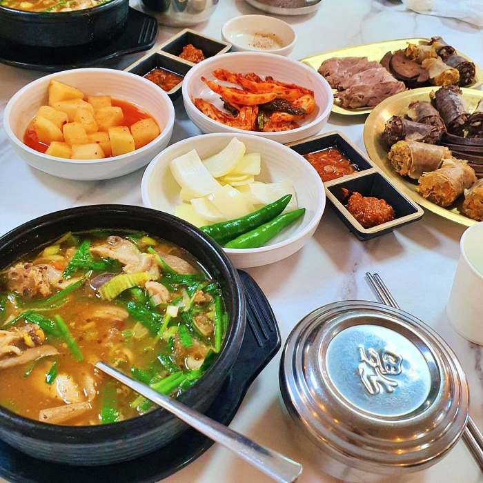 생방송투데이 경기 광주 장지동 고사리 얼큰 순대국 눈꽃 차돌 곱창 순대전골 맛집