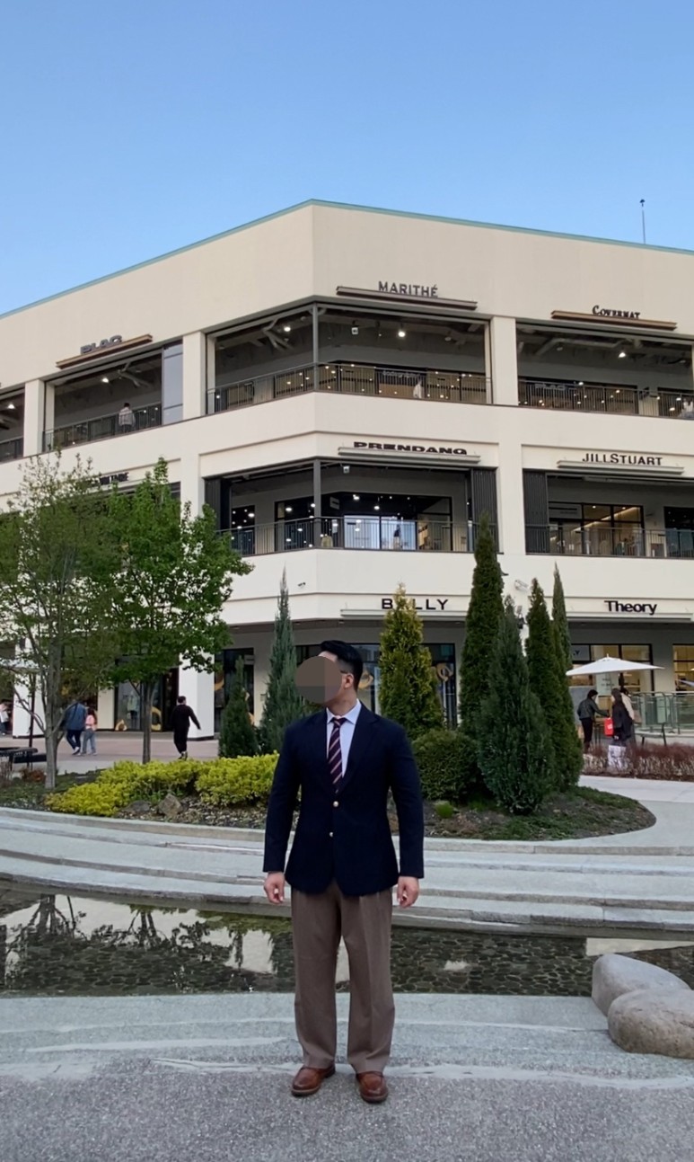 데일리룩(2024. 4. 7.)구제 금장네이비 블레이저, 남자 기본 셔츠, 사선 스트라이프 넥타이, 무신사 무신사스탠다드 쓰리턱 세미 벌룬 슬랙스, 스테파노로시 로퍼, 남자프레피룩