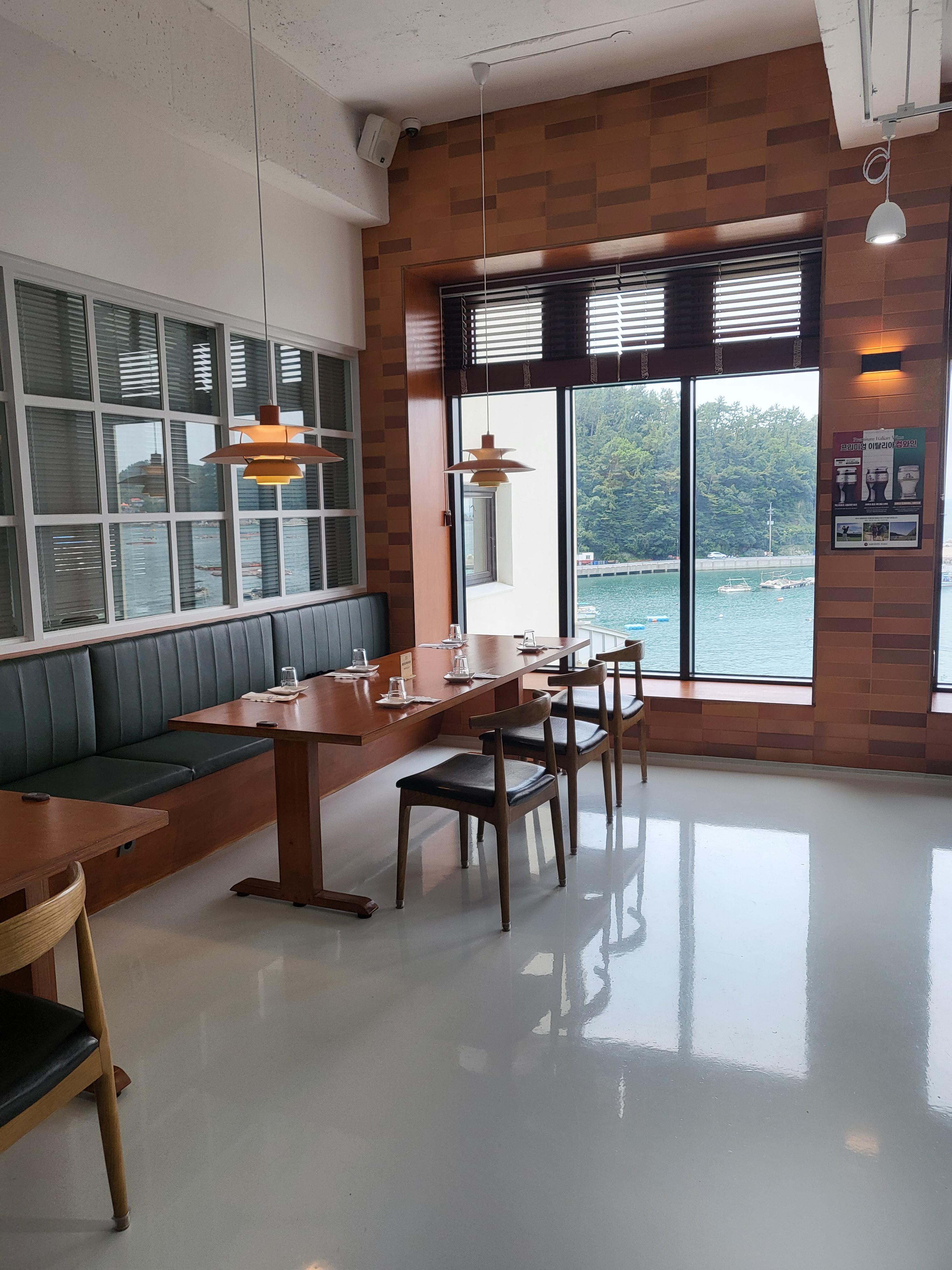 남해 해사랑전복마을 실내