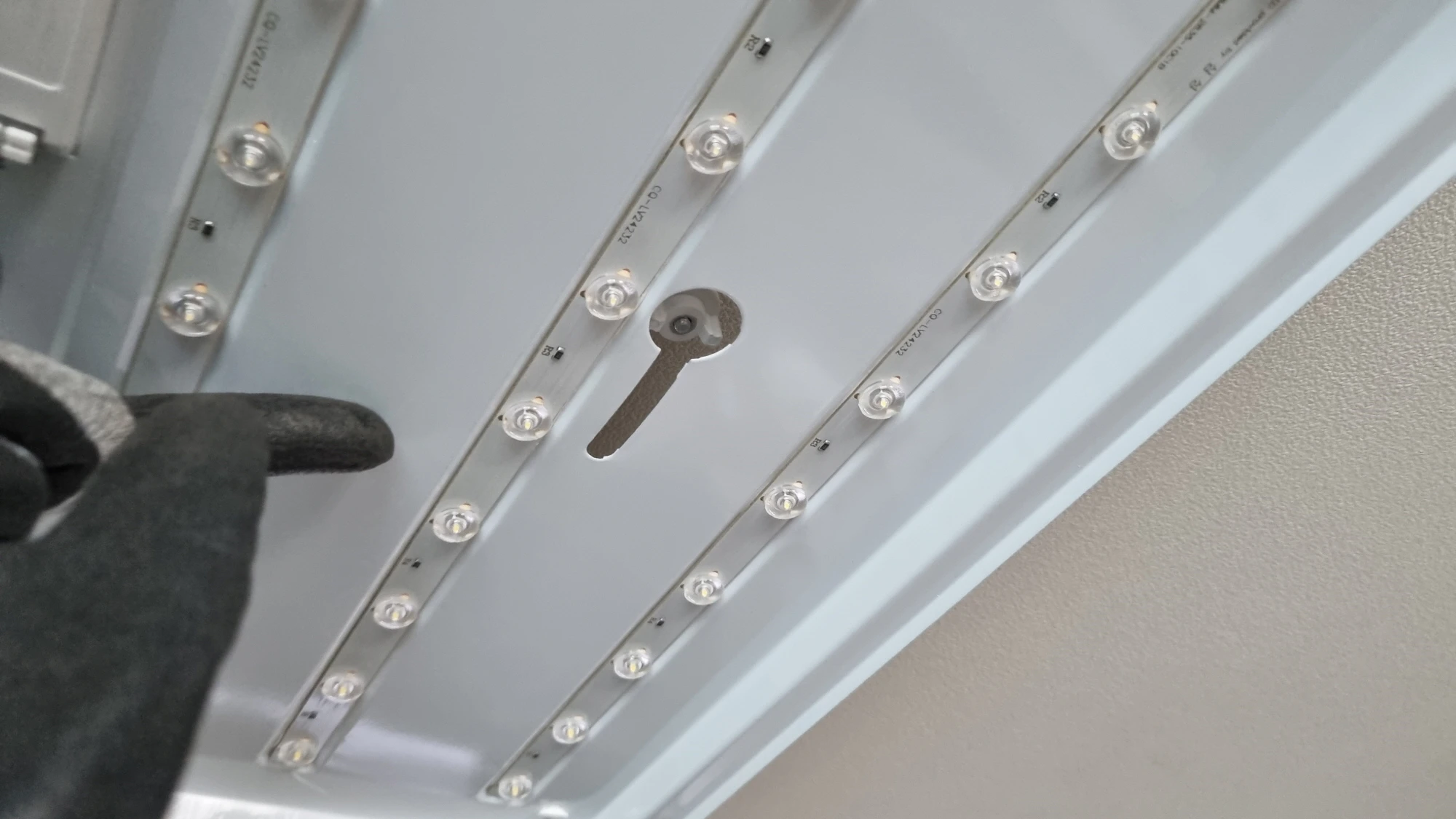 고정 부품 빠진 모습