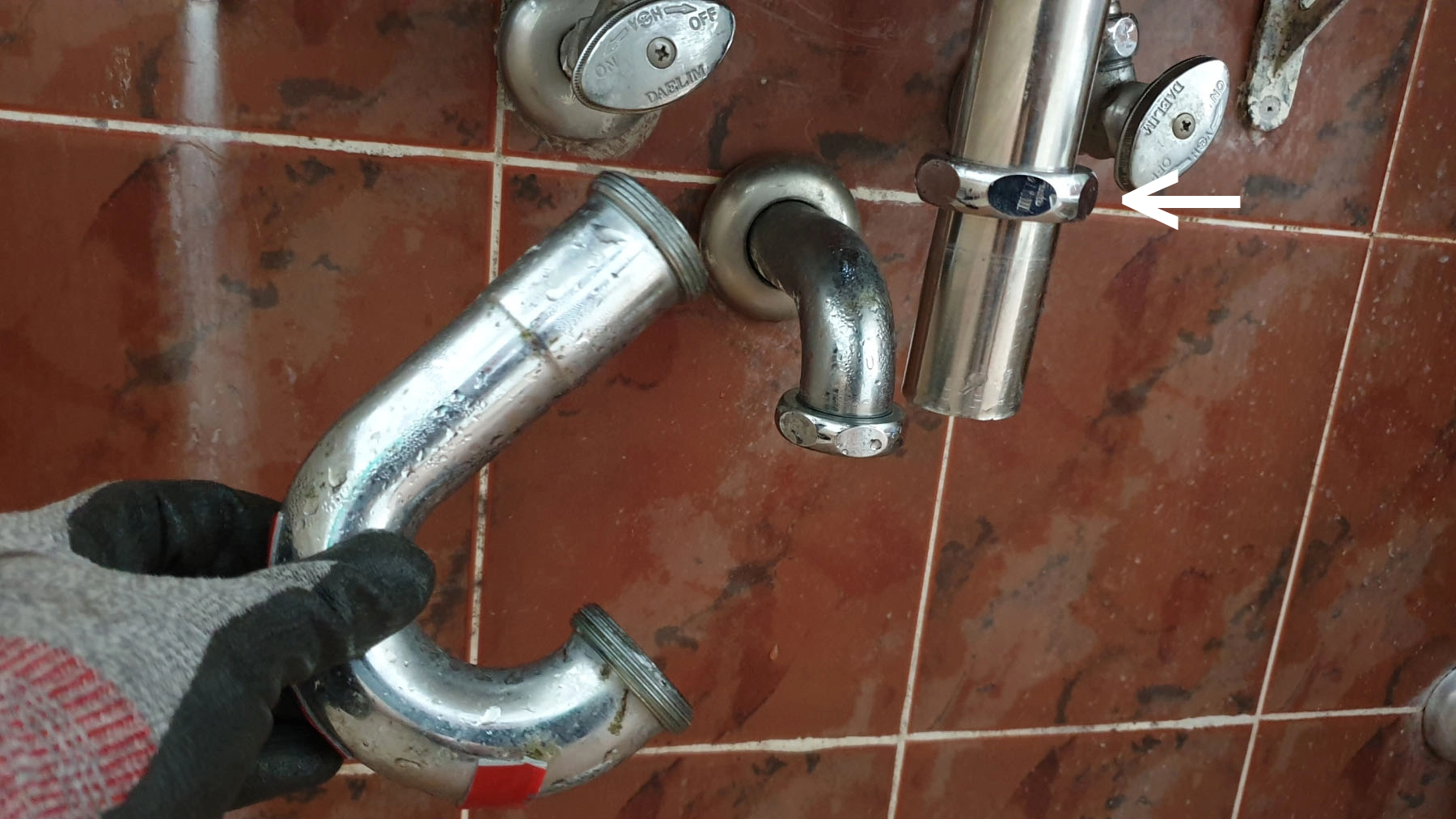 트랩 배관 분리 모습