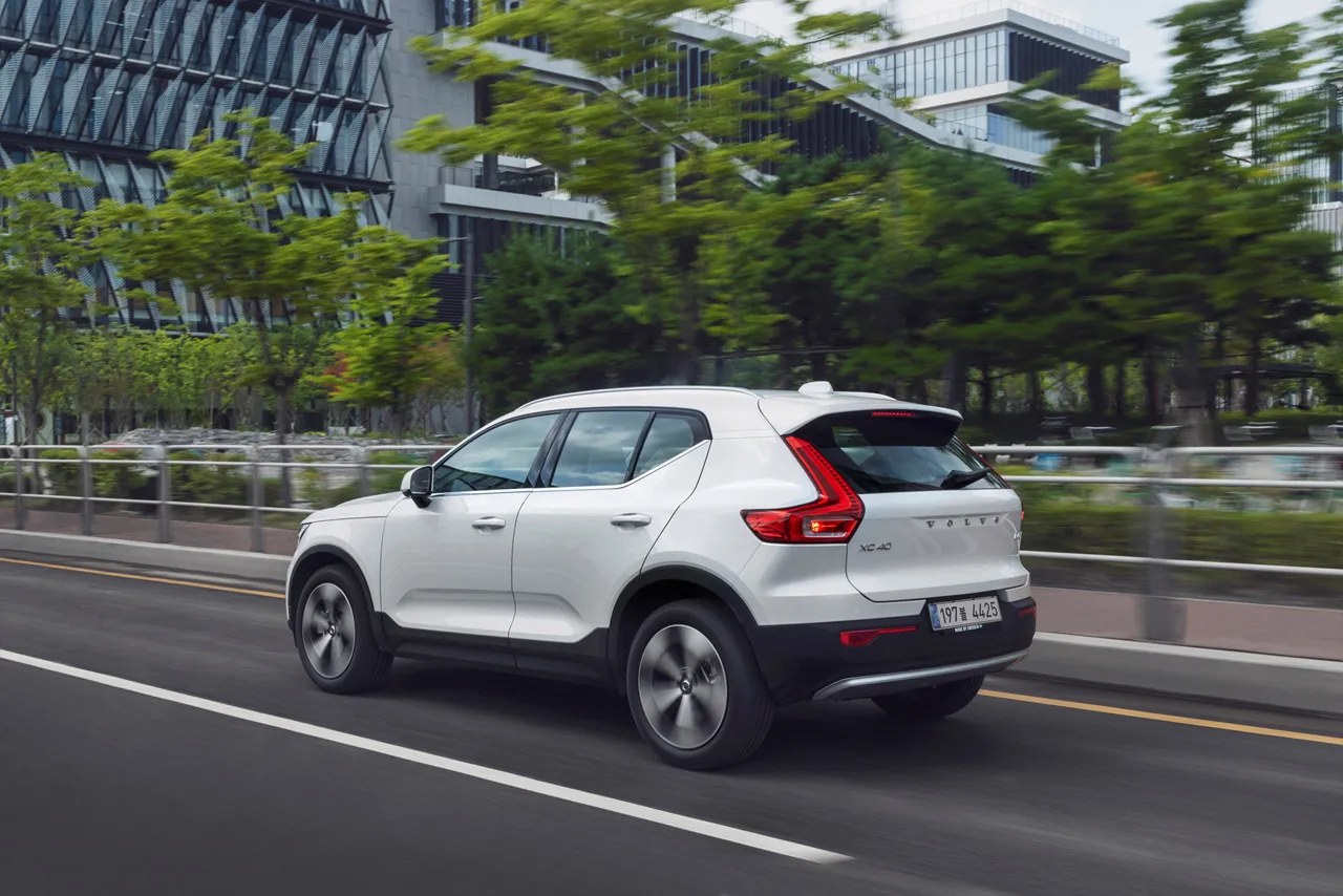 볼보 XC40 이미지