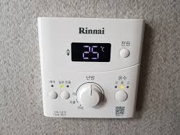 보일러 조절기 사진입니다.