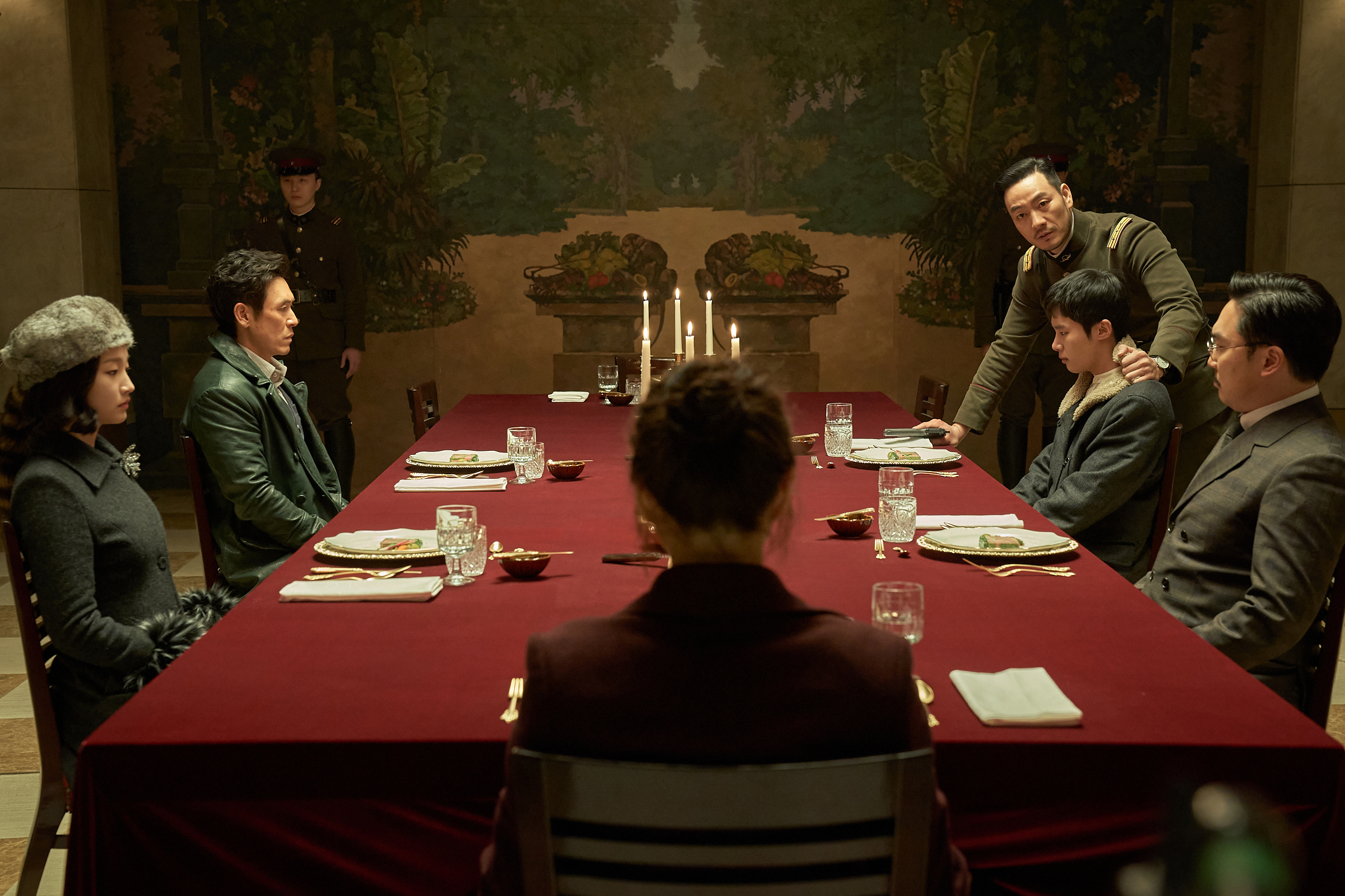 영화<유령>의 호텔감금장면