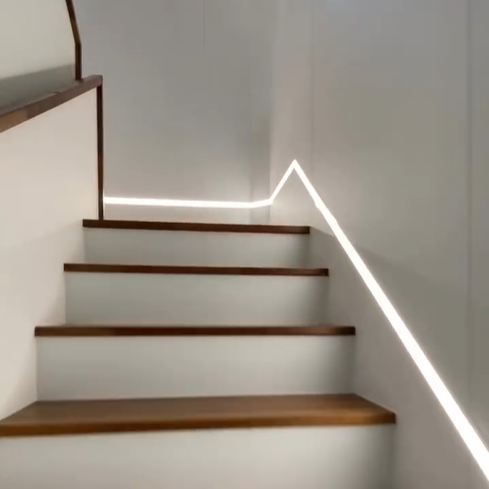 2층으로 올라가는 계단, 인테리어가 깔끔 합니다