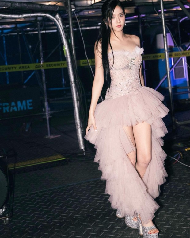 선녀 역 - (특별 출연) - 선녀무당이 모시는 선녀. 아름다운 용모