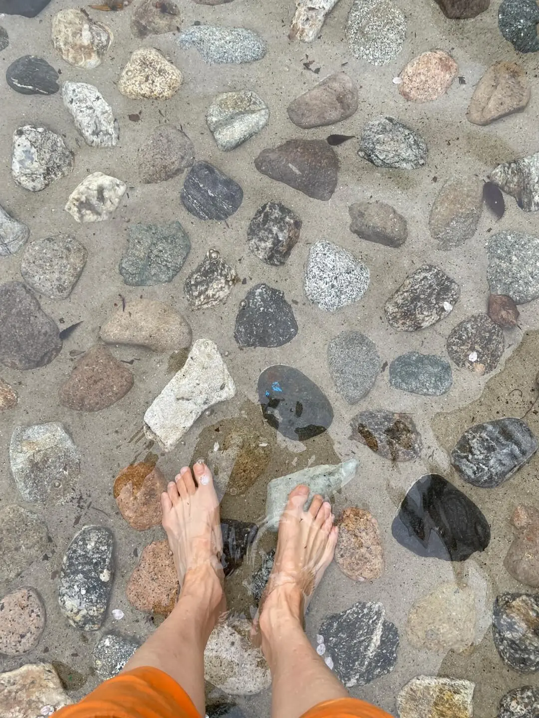 양쪽 길로 나뉘는 테라피 공간