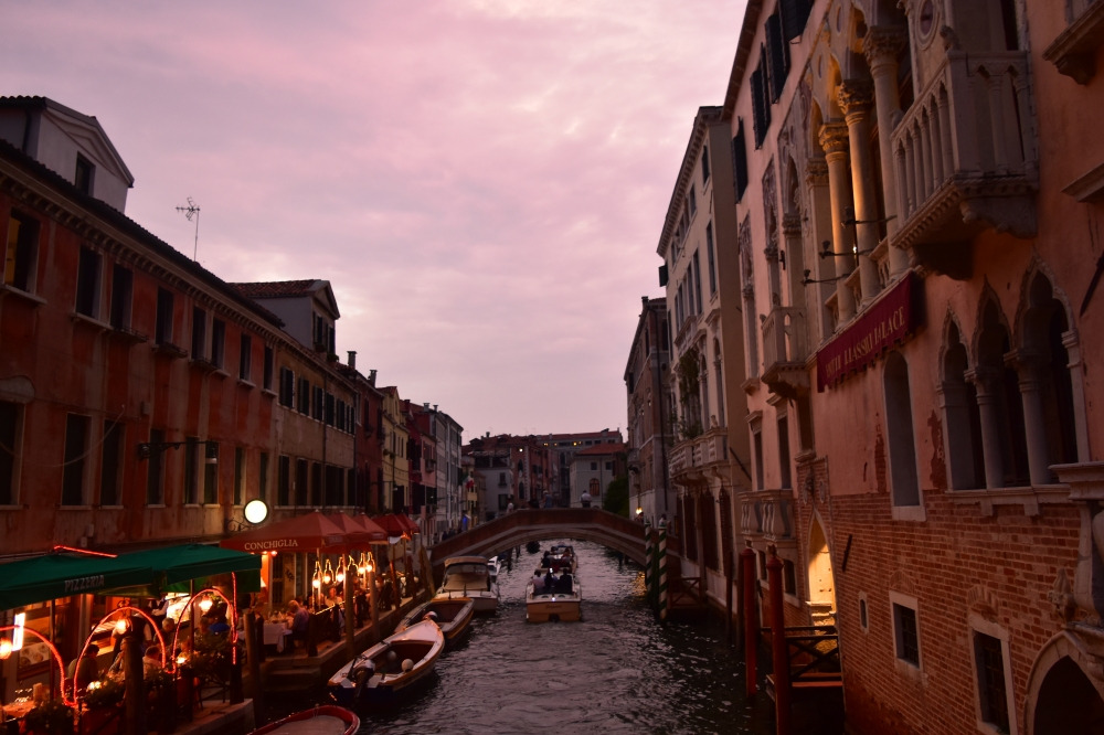 베니스에 사랑에 빠지게 만든 8가지