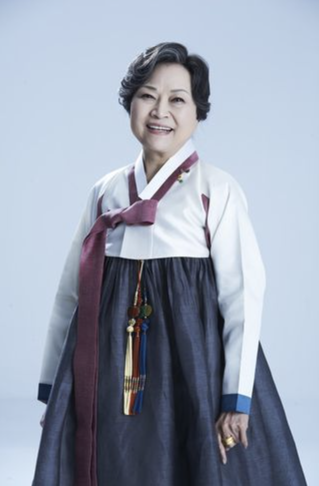 김용림 한복