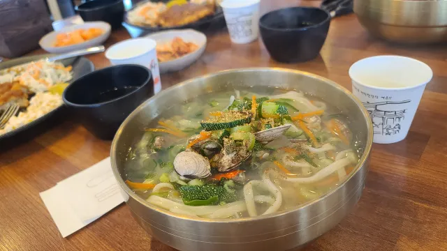 대왕칼국수가야밀면에서 주문한 해물칼국수