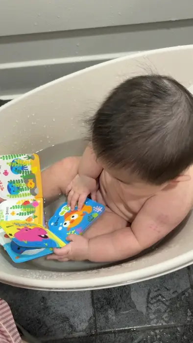 좌욕하는 아이 모습
