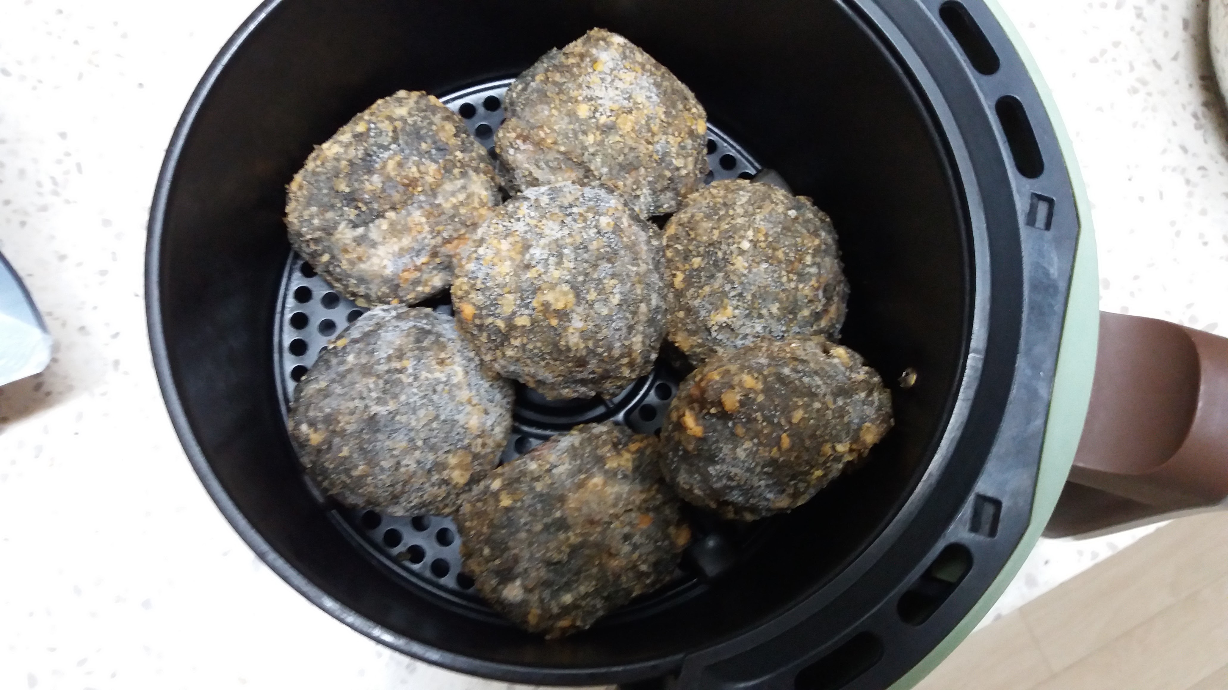 ๊ณ ๋ฉ ๊ฑฐ๋ฉ ํ์ฐ์ก์ด ๋ณผ์นด์ธ