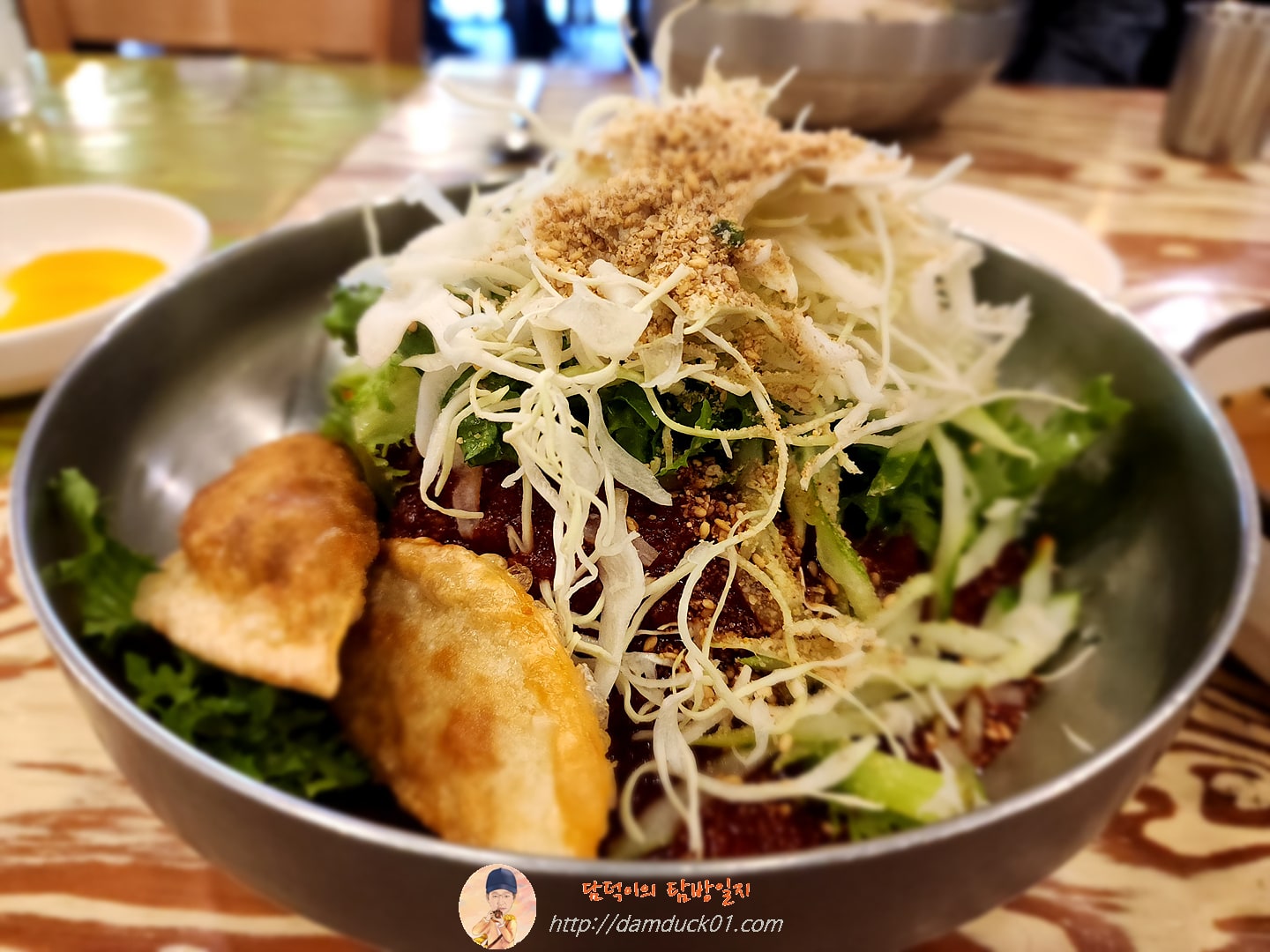 튀김만두 비빔국수