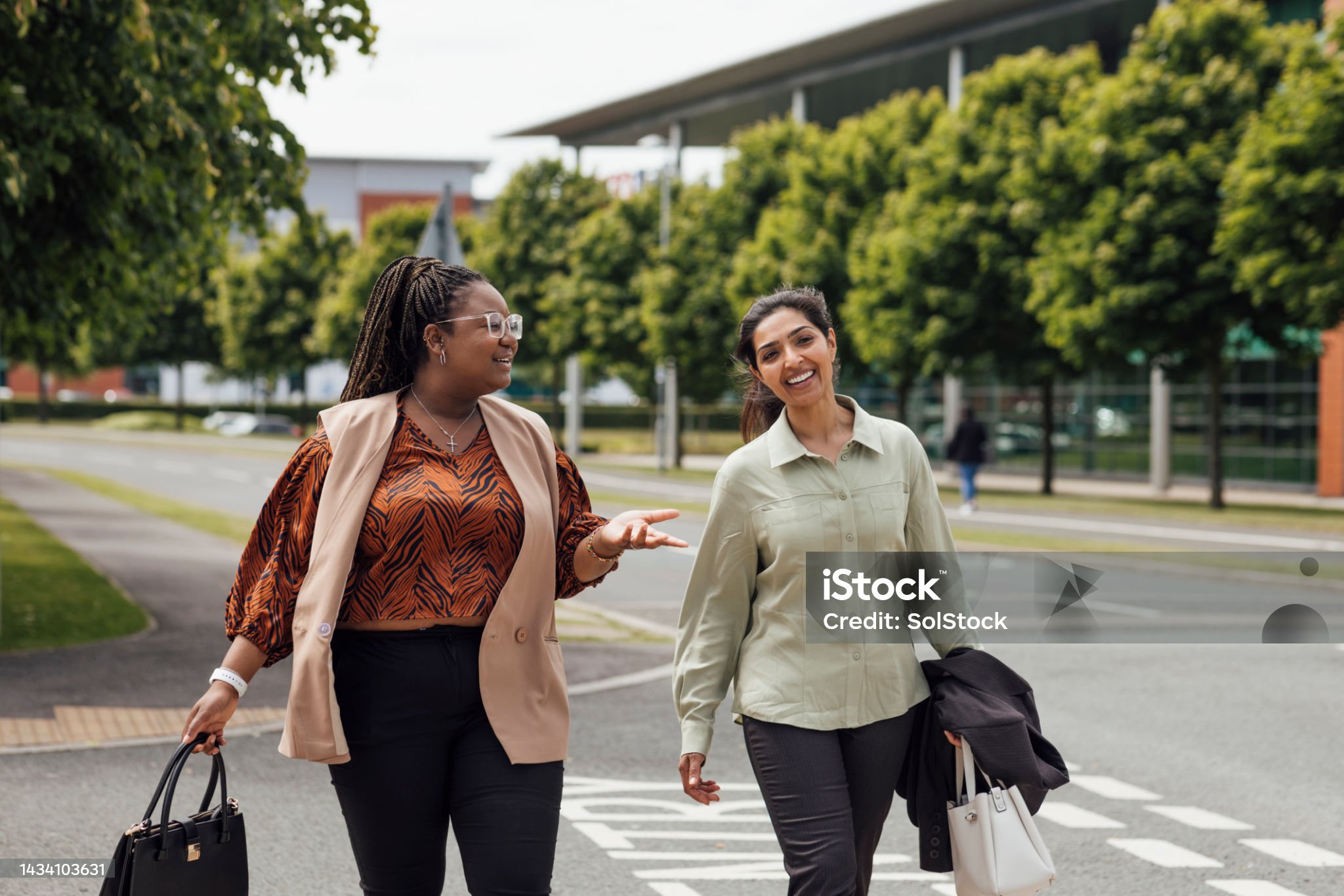 점심시간 운동 추천 (요가, 필라테스, 자세교정)