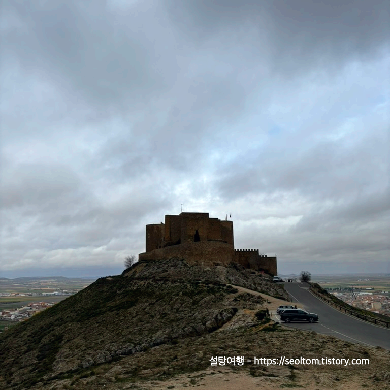 콘수에그라 성(Castillo de la Muela)