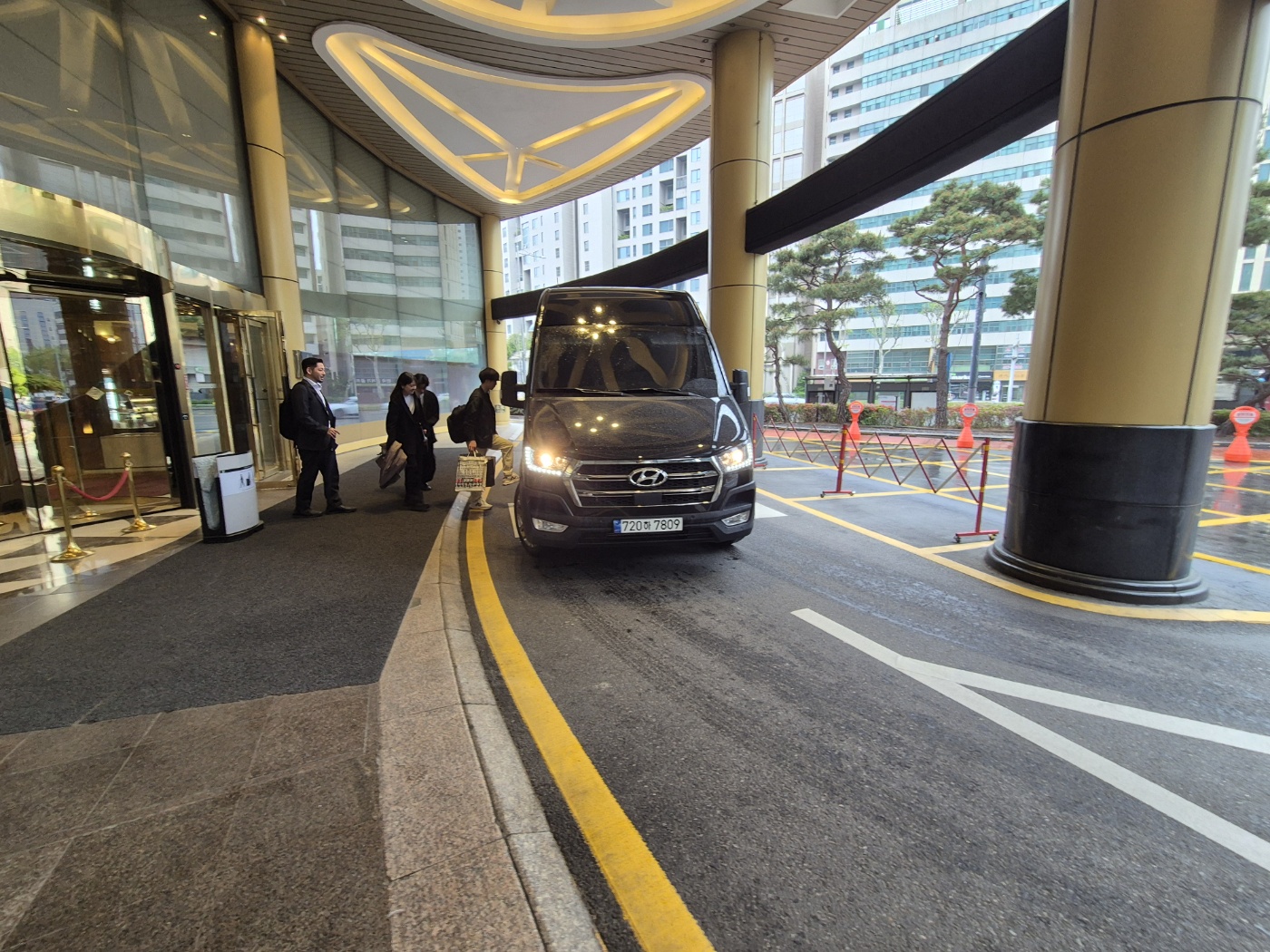 Family travel transportation with private driver in Korea