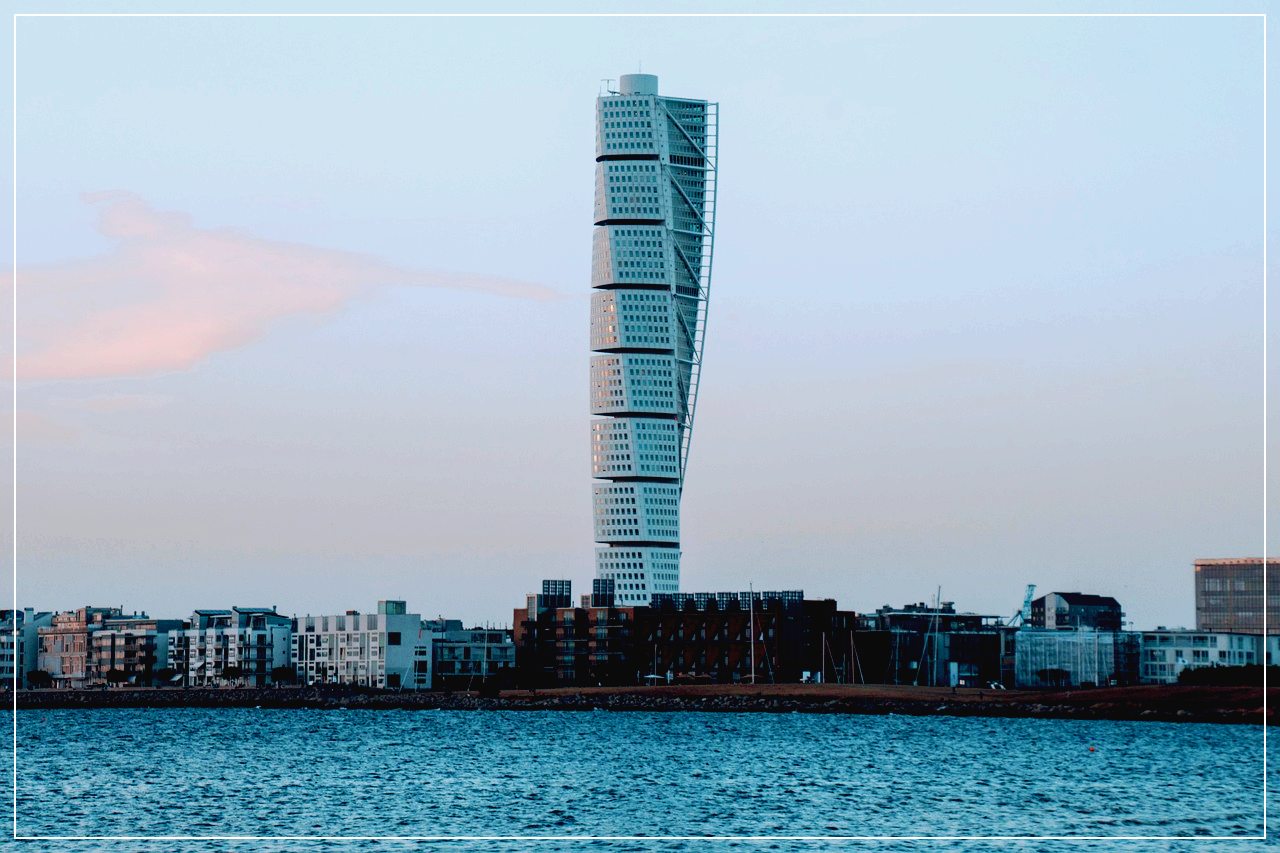 말뫼의 상징적인 건물인 터닝 토르소