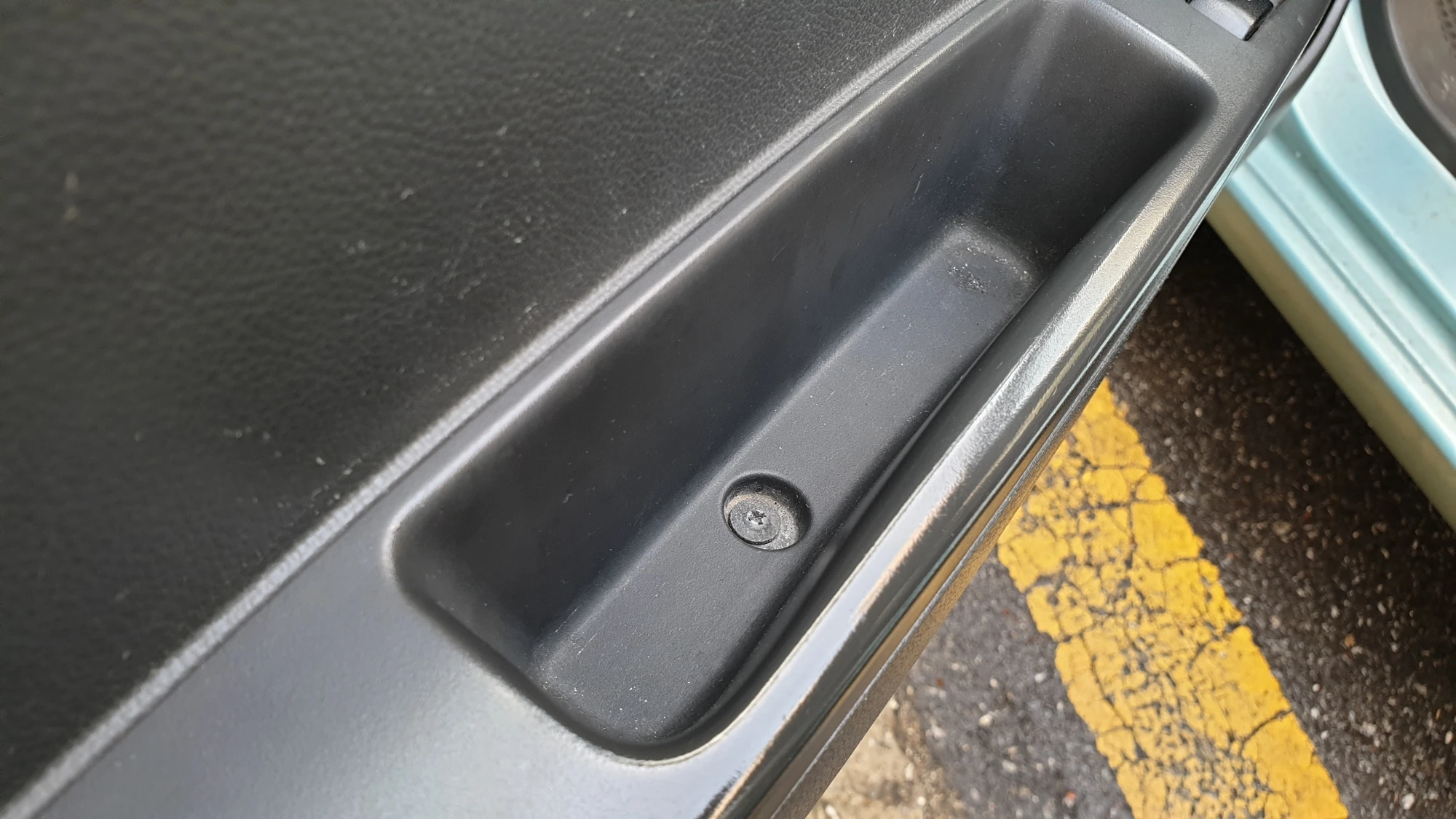 팔걸이 손잡이 고정 볼트