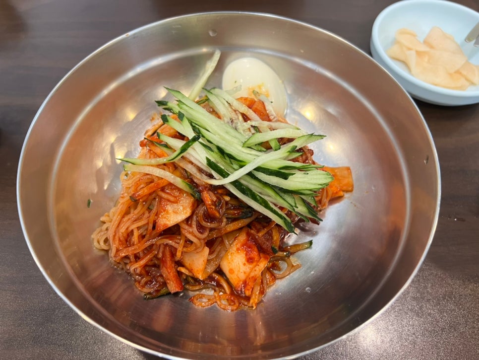 해운대밀면에서 제공되는 물밀면과 비빔밀면, 가격 표시
Photo of Mul Milmyeon and Bibim Milmyeon with price at Haeundae Milmyeon