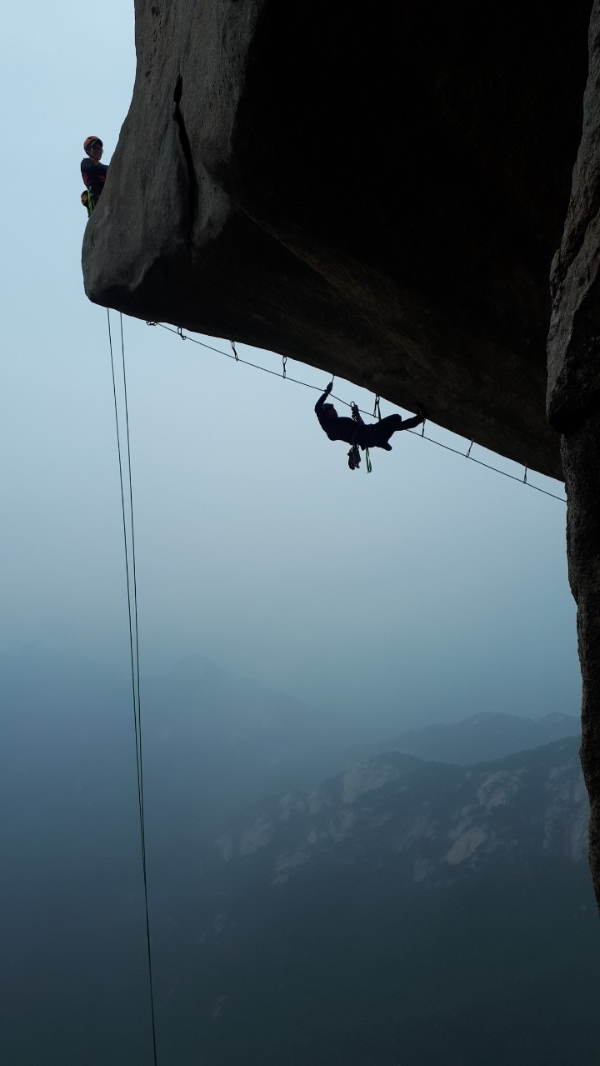 인수봉 귀바위 - 후등자 인공등반