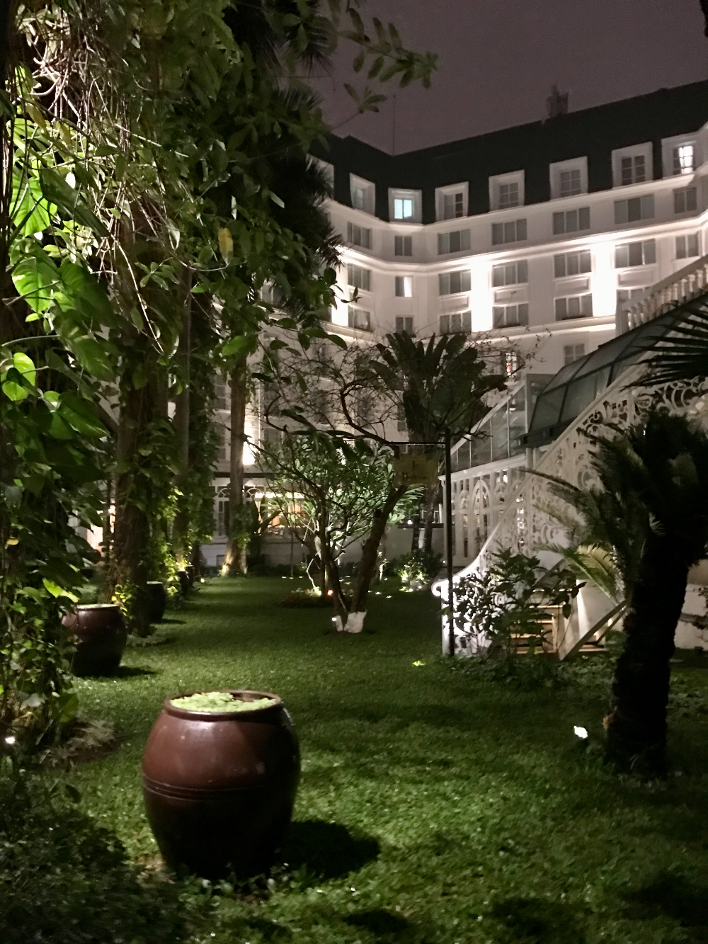 소피텔 레전드 메트로폴 하노이 야경 테라스