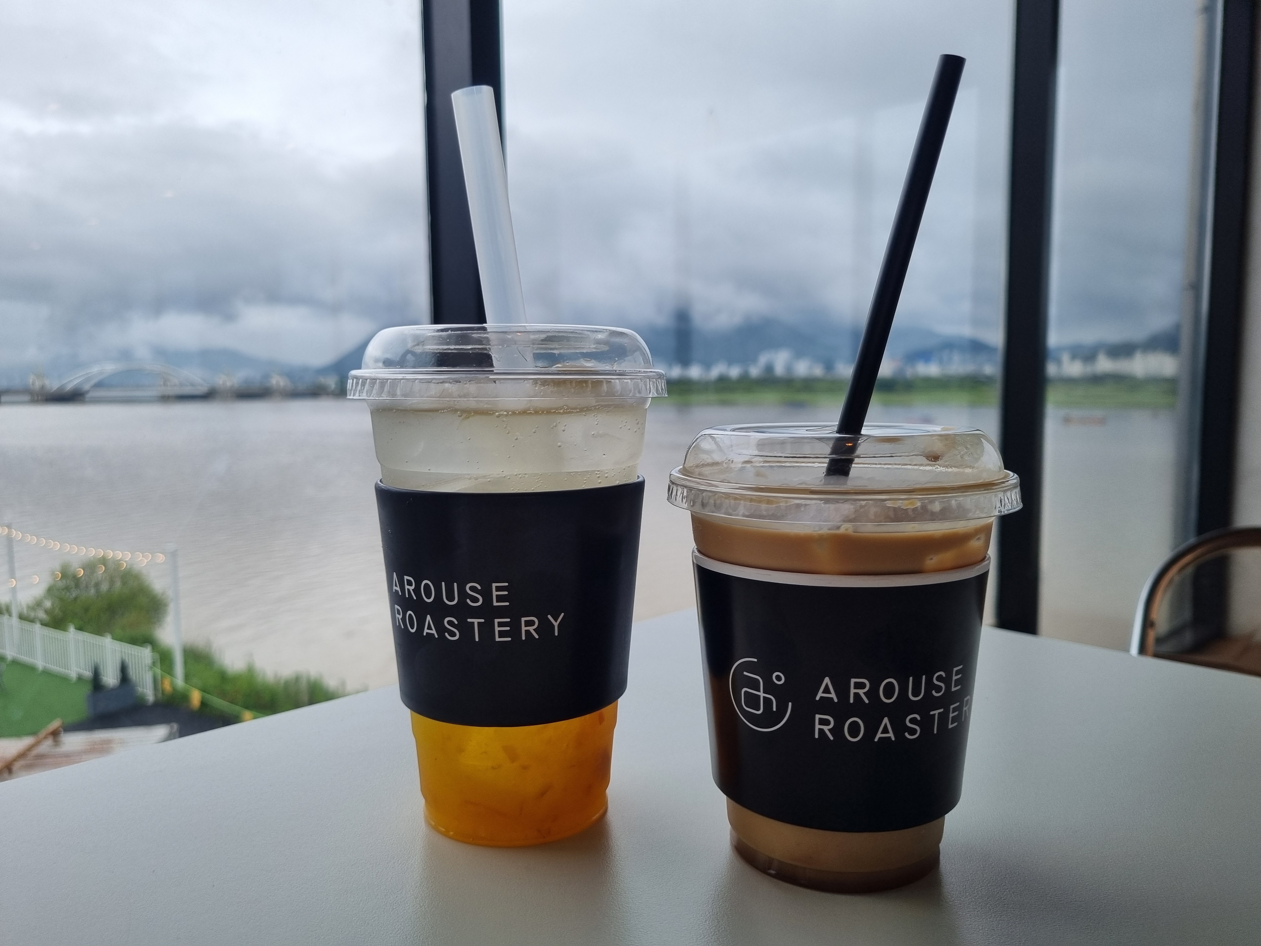 어라우즈 로스터리 카페