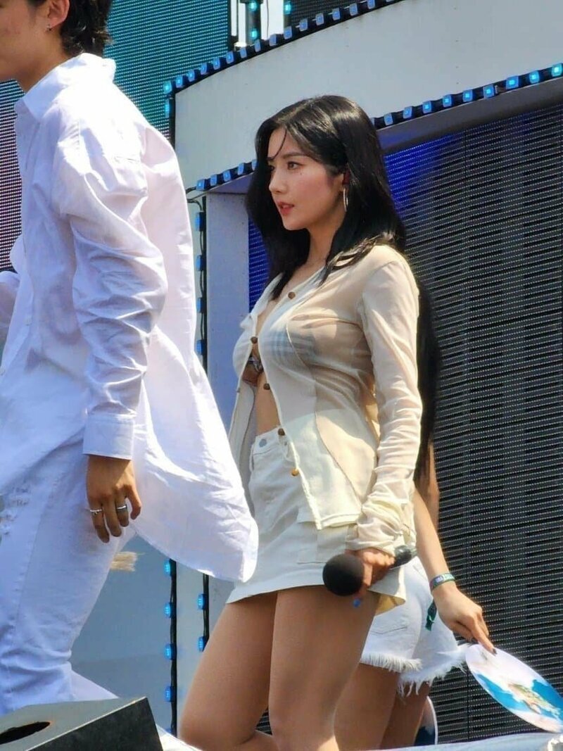 권은비 워터밤 비키니