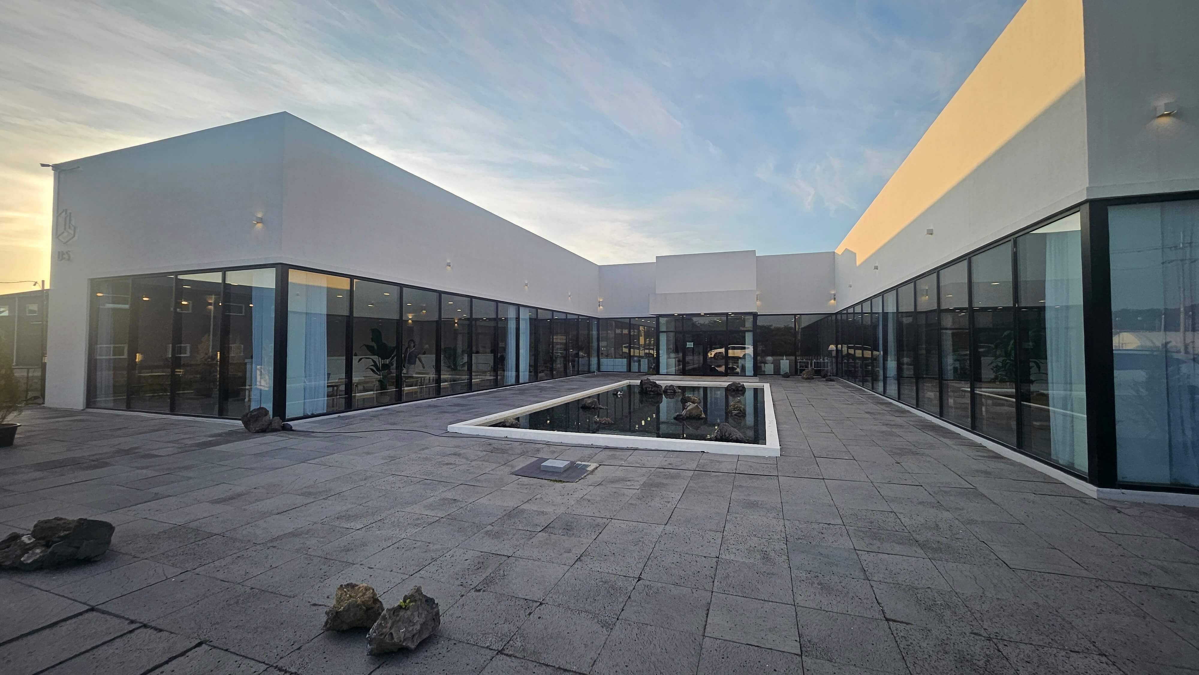 청주 카페 어스(Unique Space) ㄷ자 외관