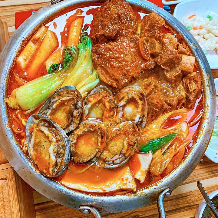 돈쭐내러왔습니다 전복 갈비찜 해신탕 소갈비찜 먹방 조권 60kg 도전 강서구 까치산역 맛집 이영자 2AM 조권 방송 소개