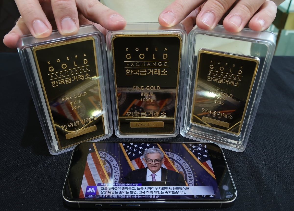 미국 연준이 0.5%포인트의 금리 인하를 단행하자 금가격이 사상 최고치를 찍었다.