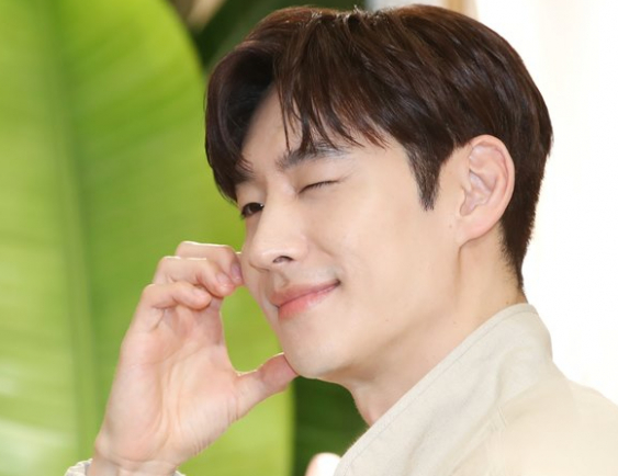 배우 이제훈