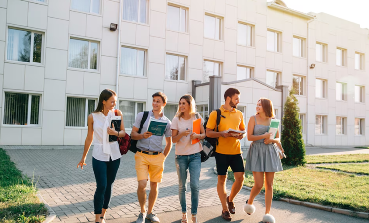 캠퍼스를 다니는 학생들