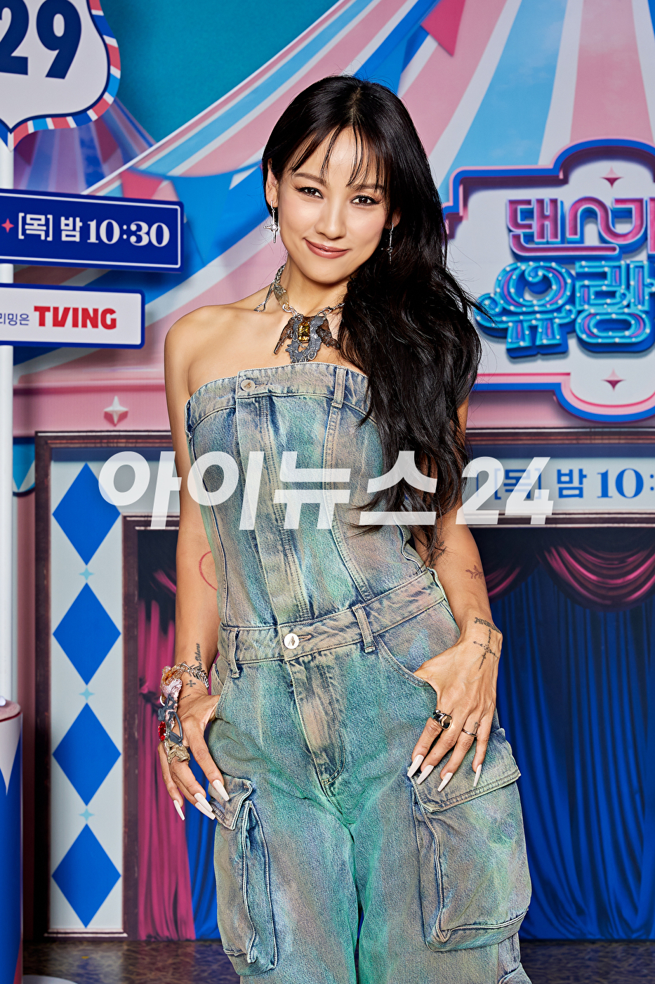 가수 이효리가 23일 온라인으로 진행된 tvN 예능 '댄스가수 유랑단' 제작발표회에 참석하고 있다. [사진=tvN]