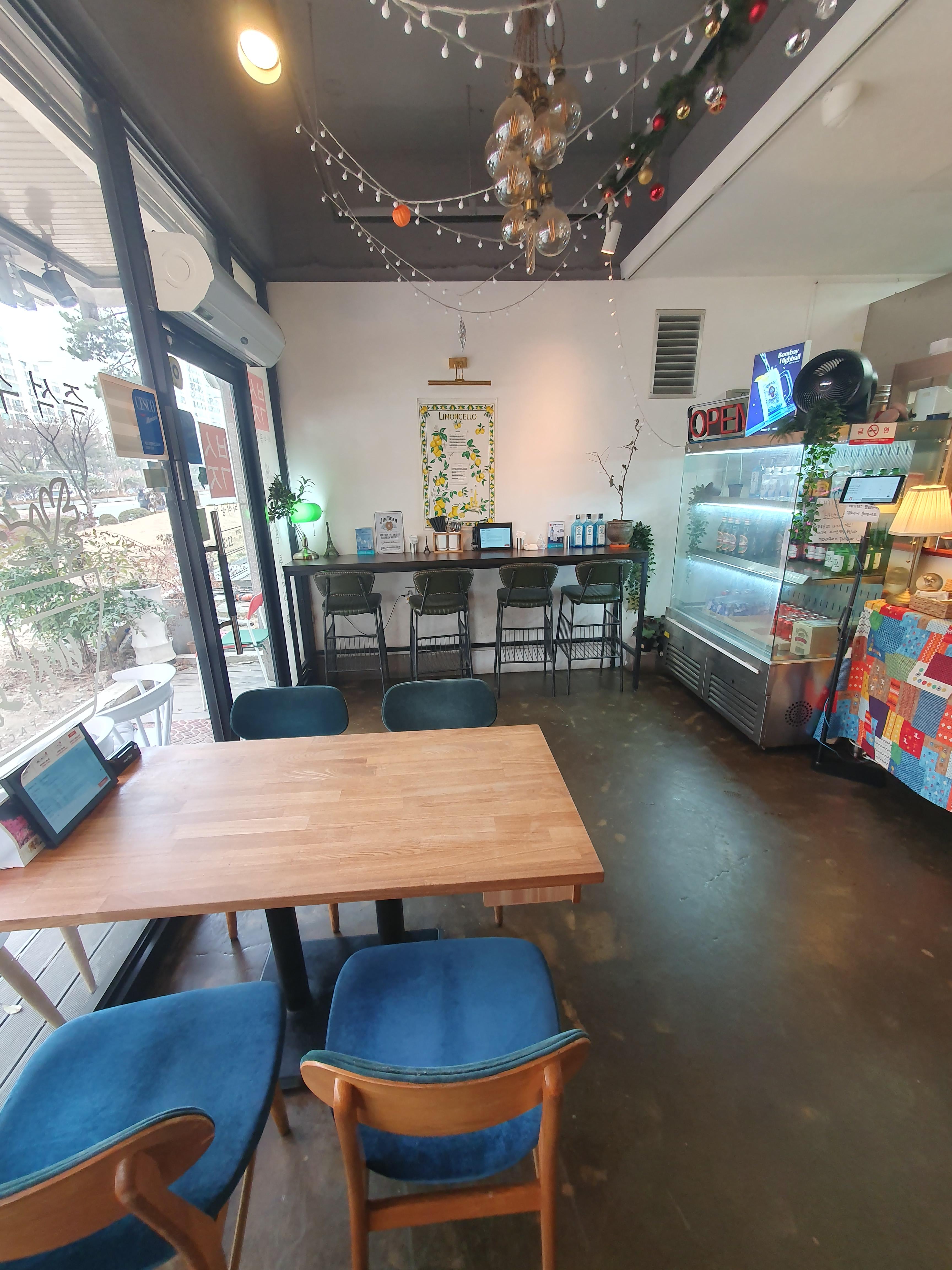 갈마동 수제튀김 바삭공장 매장사진2