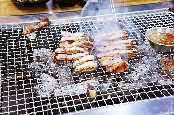 돈쭐내러왔습니다 짚불 볏짚 꼼장어 민물장어 삼겹살 먹방 보양식 김포 석모리 맛집 이영자 김희재 방송 소개