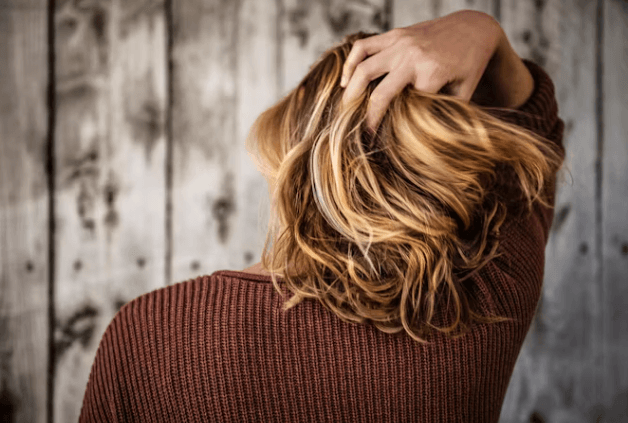 가을철 탈모&amp;#44; 예방하는 법: 두피부터 식단까지 