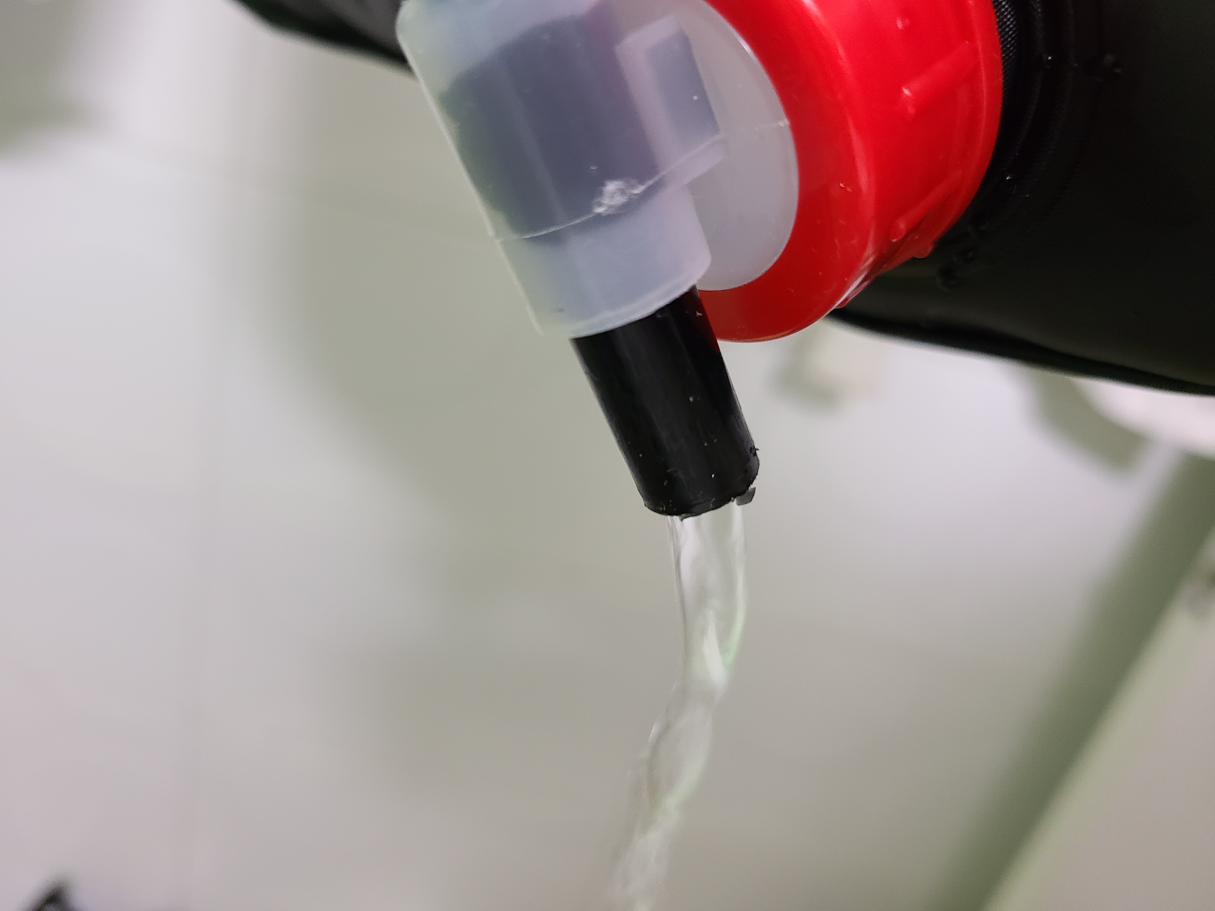 캠핑 샤워백에서 나오는 물줄기