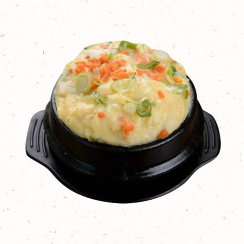 완두콩을 넣은 부드러운 계란찜