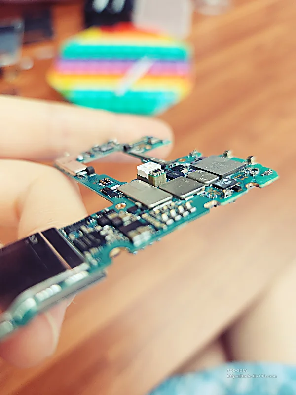 핸드폰 -분리과정- 작은도시