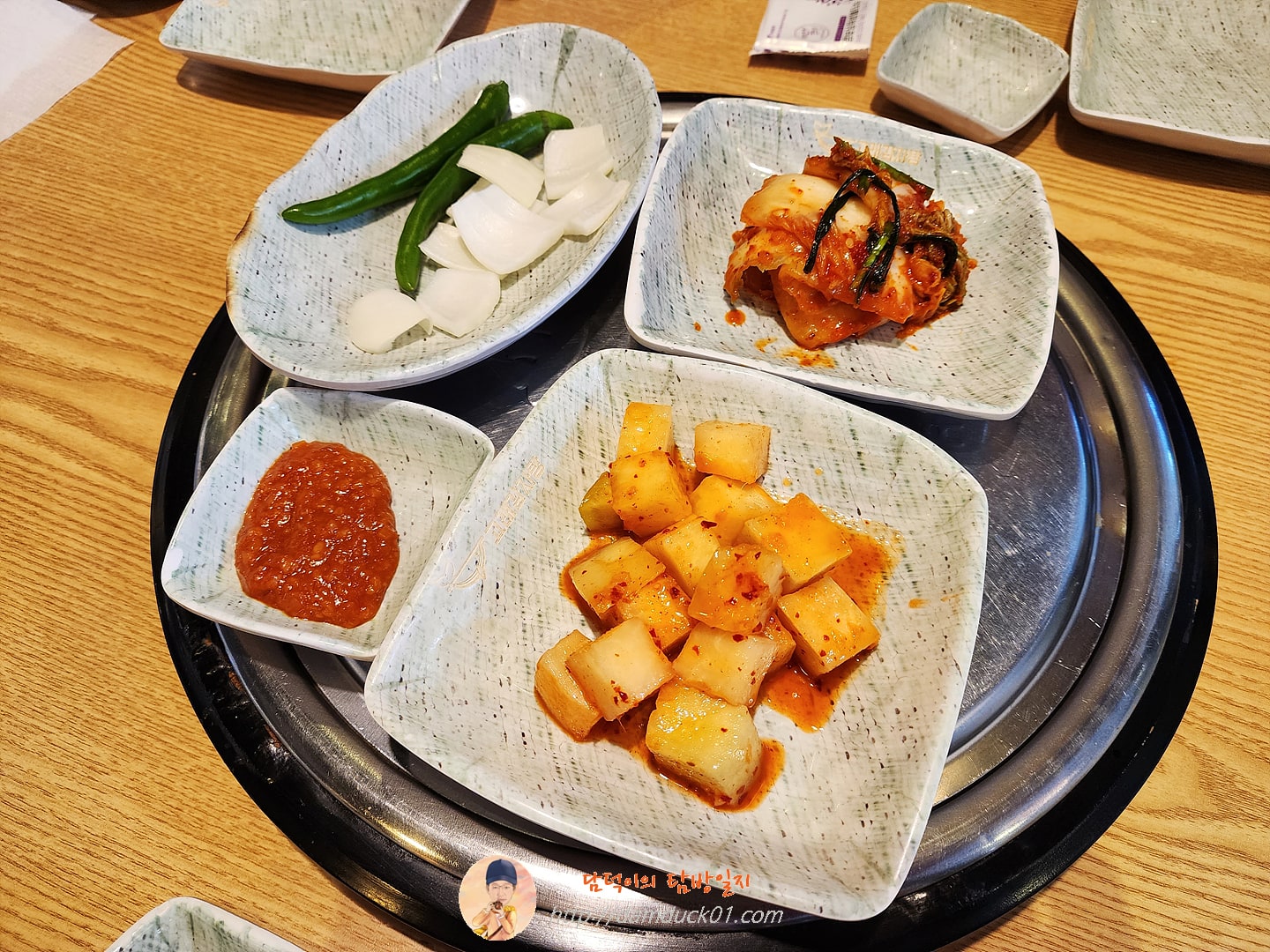 고래감자탕 기본 반찬