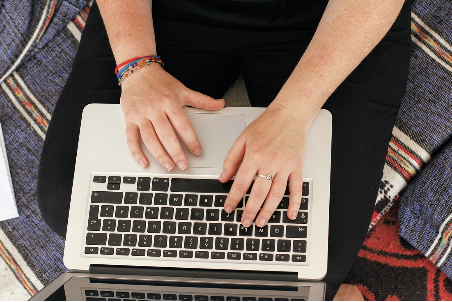 AI 분야에서 원격 근무하기: 디지털 노마드를 위한 직업 가이드