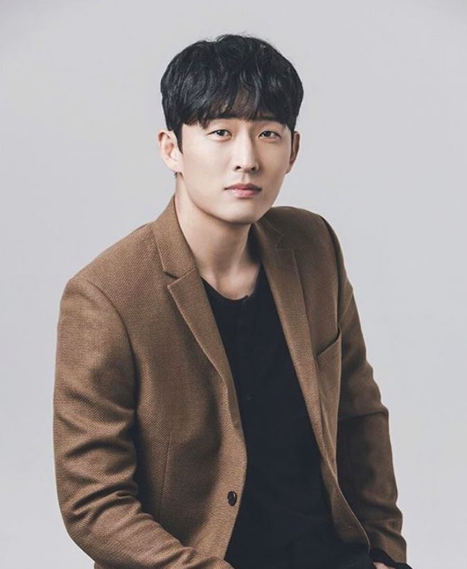 고준 배우 나이 프로필 인스타 키 수트 화보 악역 근육 복근 과거 본명