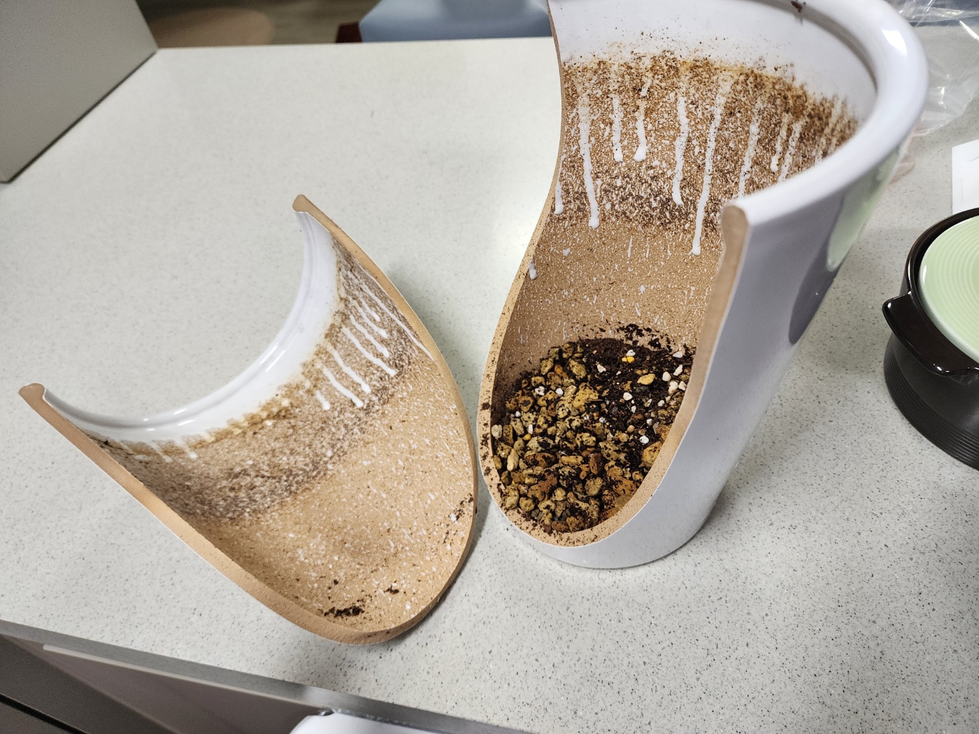 완전깨져버린 화분