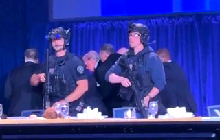 백악관 만찬 총격 아수라장 트럼프 피신 범인 직업 교사 속보(영상)