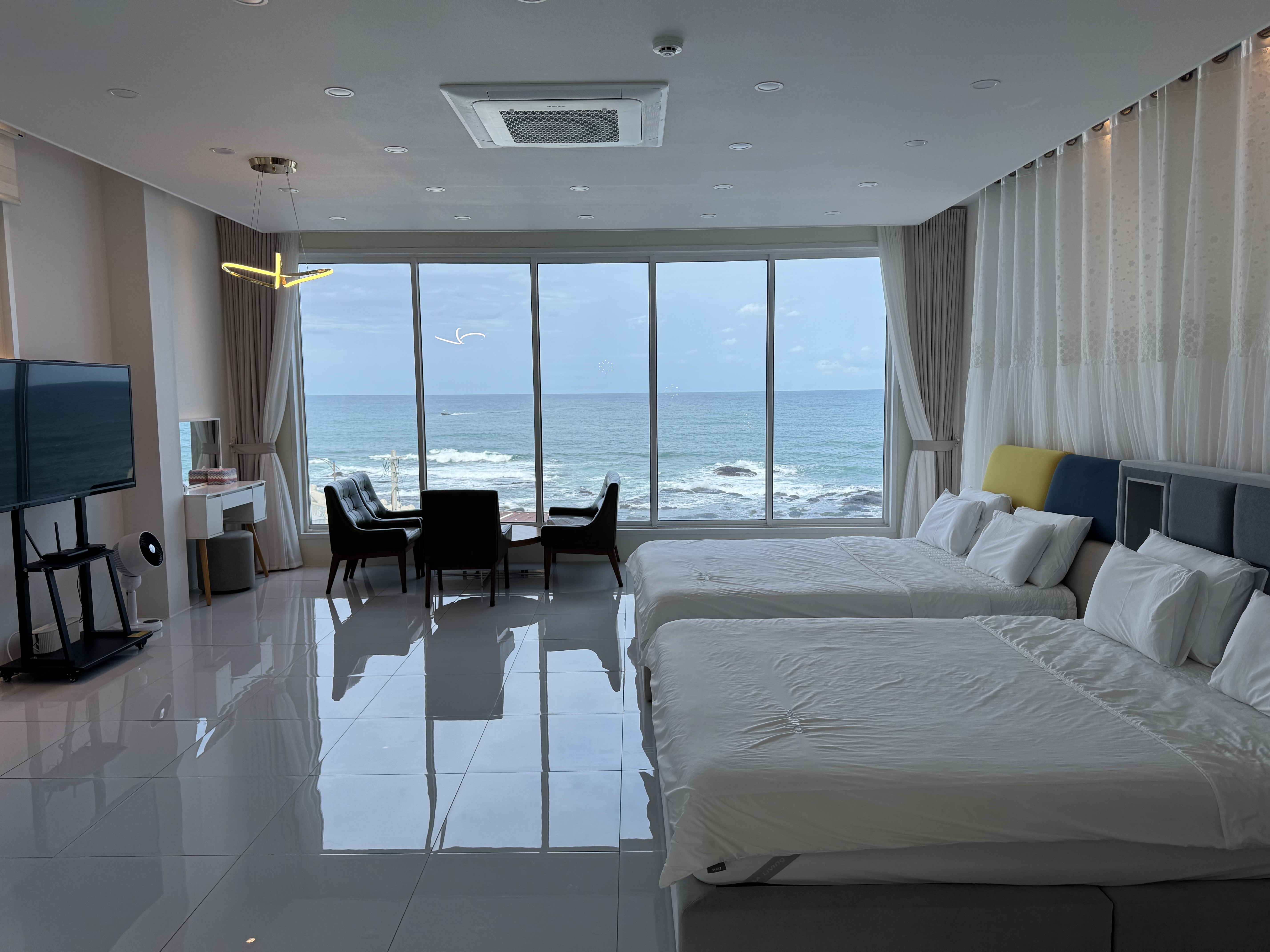 포항 제인풀빌라 객실에서 바라본 탁 트인 오션뷰