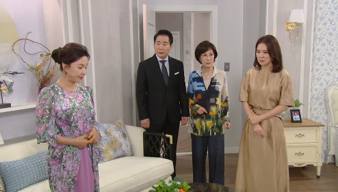 수연과 애교, 진택과 고모