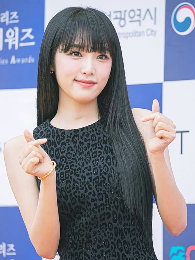 가수-최예나