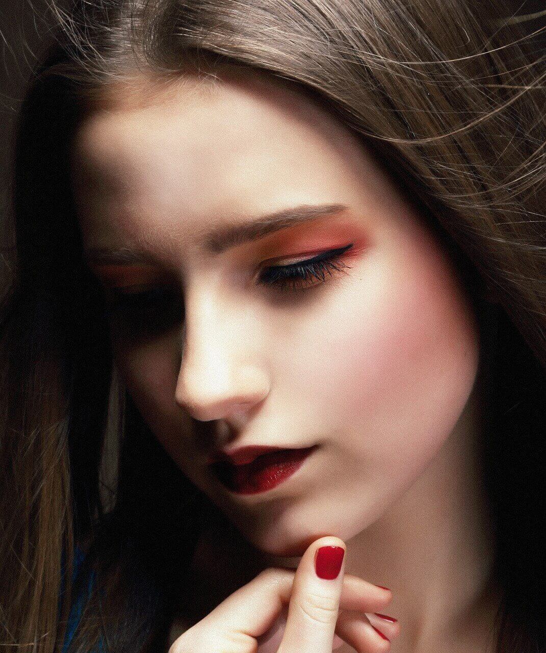 무릎을 치게되는 수분크림 선택 법과 바르는 순서알기