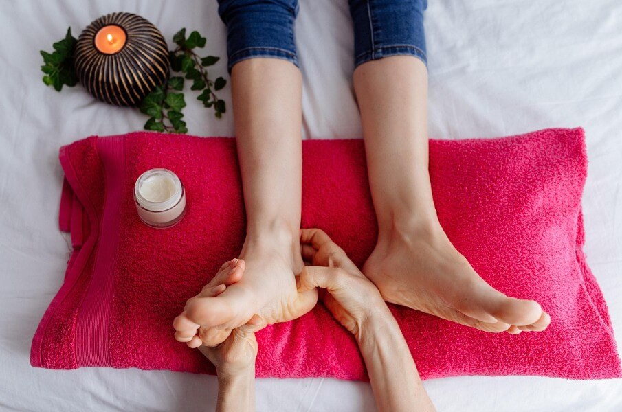 발바닥 마사지 중