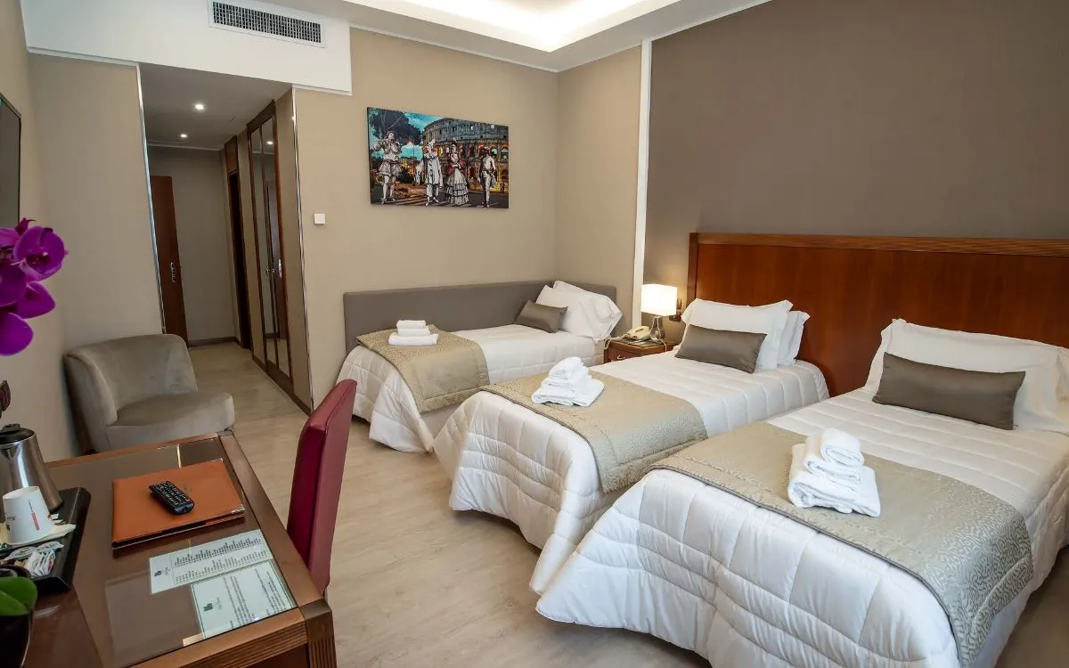 이탈리아-로마-테르미니역-숙소추천-제노바호텔-트리플룸-전경2